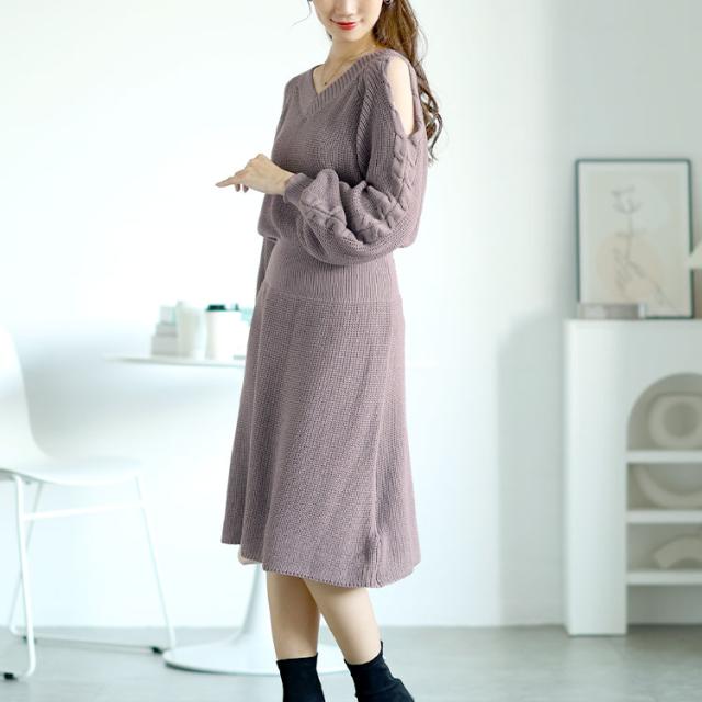 ショルダーカットニットワンピース