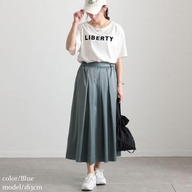 ストレッチサテンタックフレアスカート