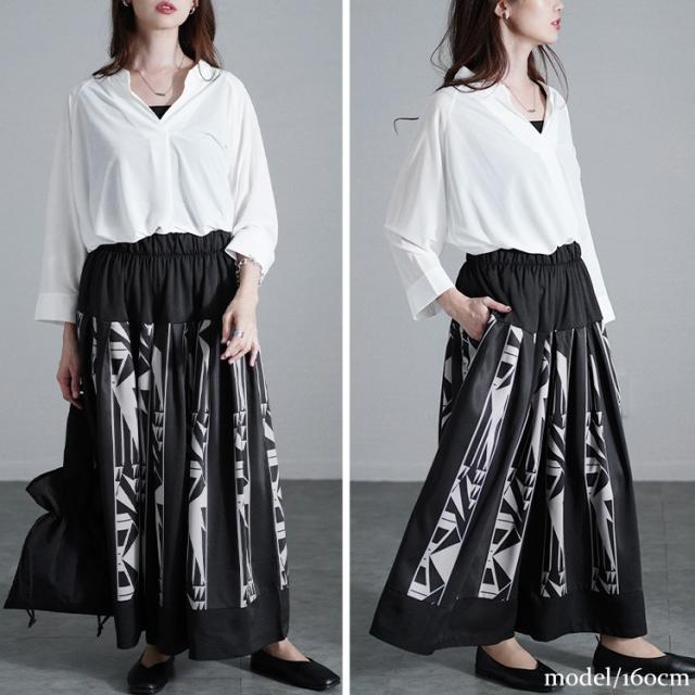 幾何学柄タックフレアワイドパンツ