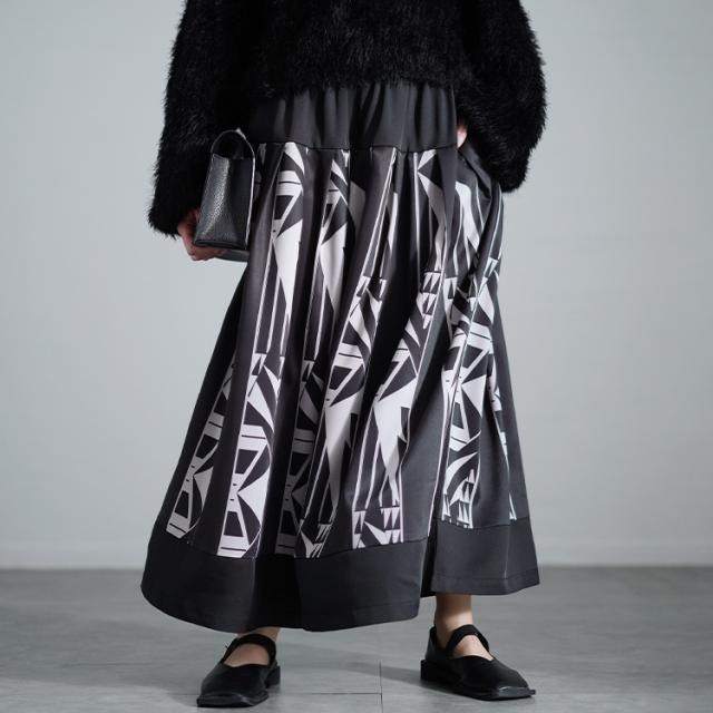 幾何学柄タックフレアワイドパンツ