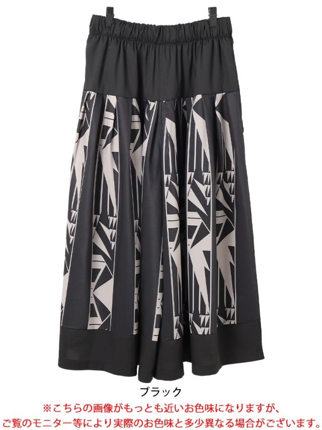 幾何学柄タックフレアワイドパンツ