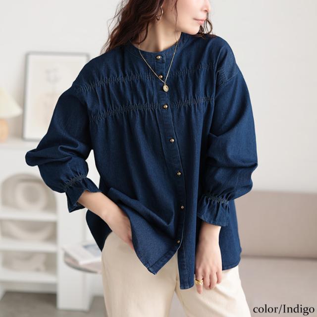 胸元シャーリングデニムブラウス