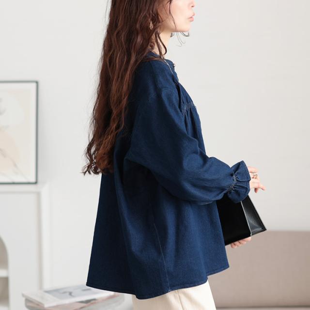 胸元シャーリングデニムブラウス