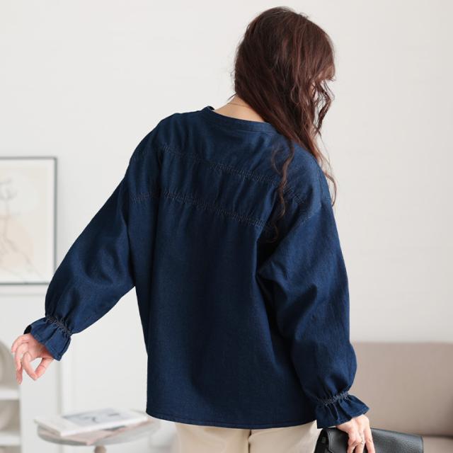 胸元シャーリングデニムブラウス
