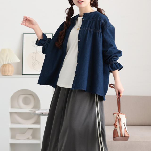 胸元シャーリングデニムブラウス