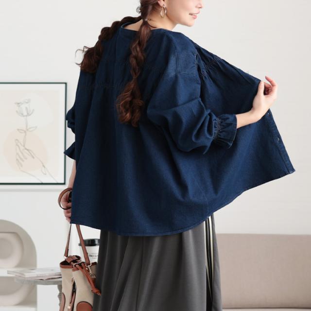 胸元シャーリングデニムブラウス