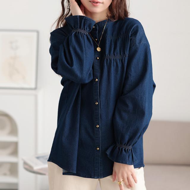 胸元シャーリングデニムブラウス