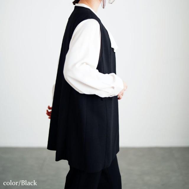 シワになりにくいパネルラインストレッチベスト