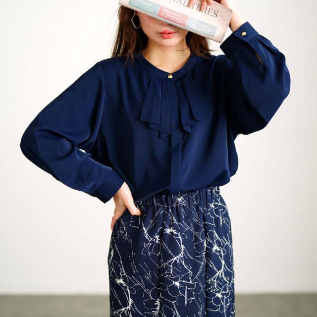 タックラッフルストレッチブラウス