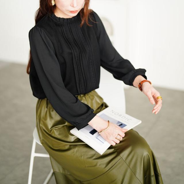 レース＆ピンタックフリルネックブラウス