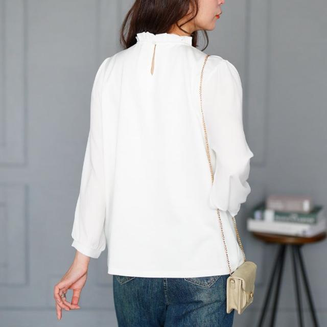 レース＆ピンタックフリルネックブラウス