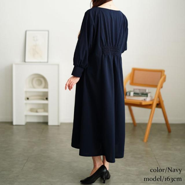 胸元タックパール付きフレアワンピース