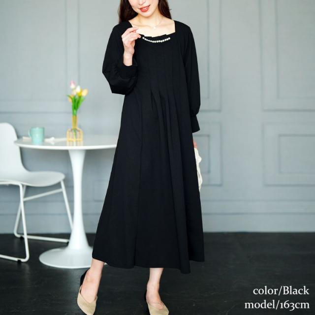 胸元タックパール付きフレアワンピース