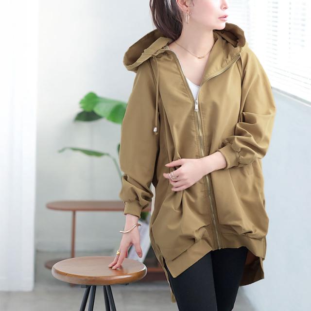 スリット入りマウンテンパーカー