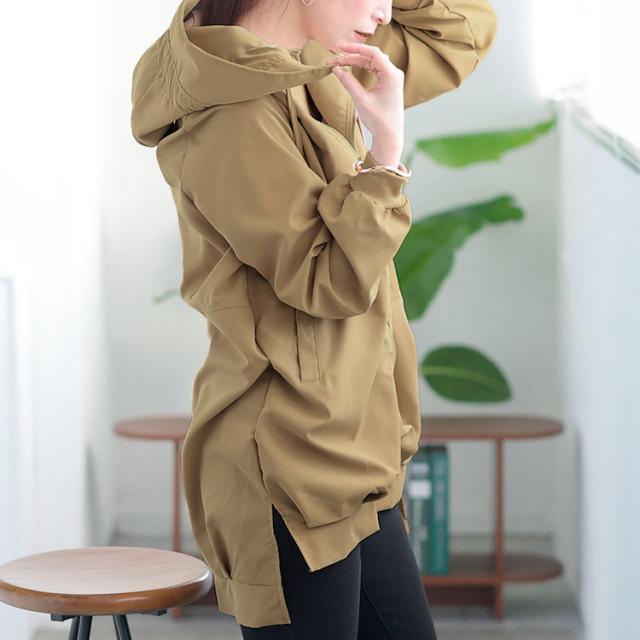 スリット入りマウンテンパーカー