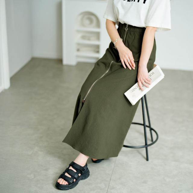 フロントジップアップフレアスカート