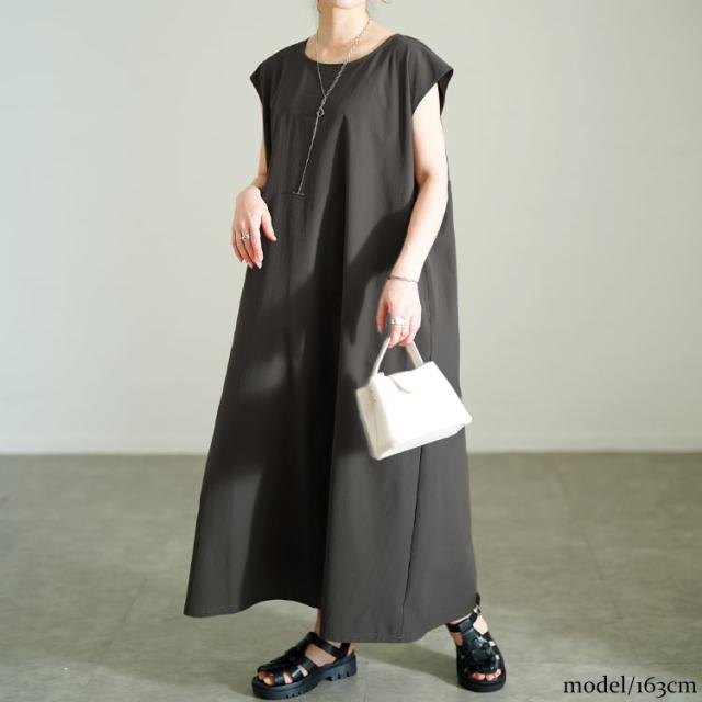 軽量ノースリーブマキシワンピース
