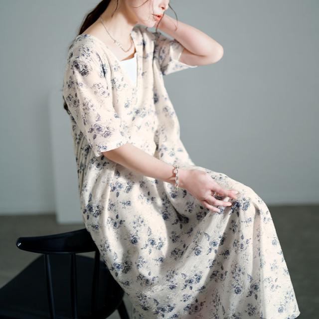 花柄シフォンジャガード深Vネックワンピース