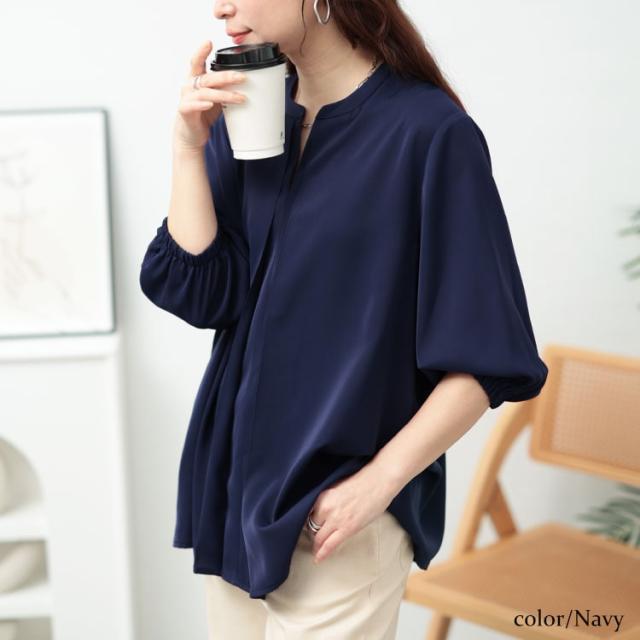 キーネックタックブラウス