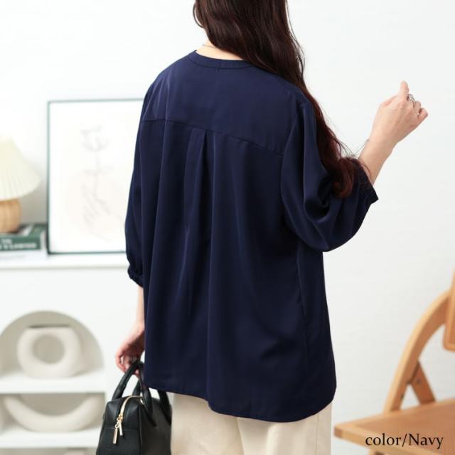 キーネックタックブラウス