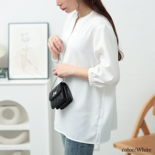 キーネックタックブラウス