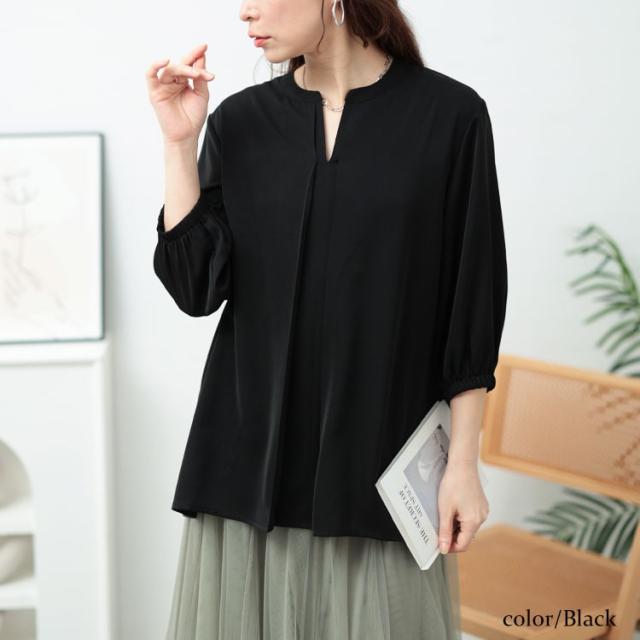 キーネックタックブラウス