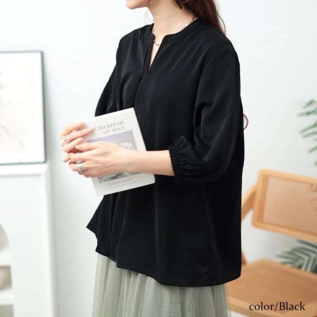 キーネックタックブラウス