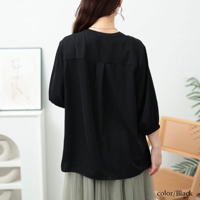 キーネックタックブラウス