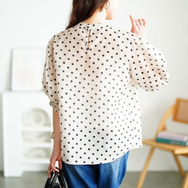 ドット柄バンドカラーパフスリーブブラウス