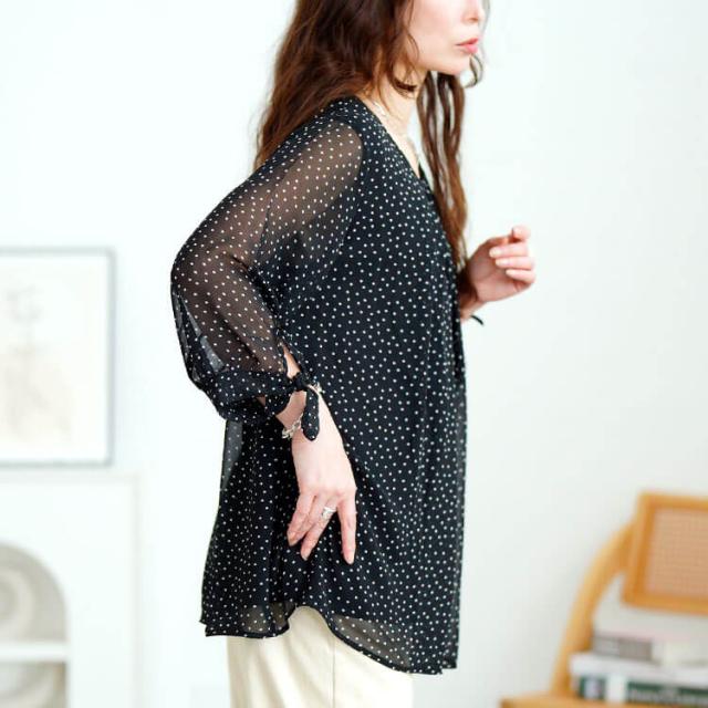 ドットシフォンタックブラウス