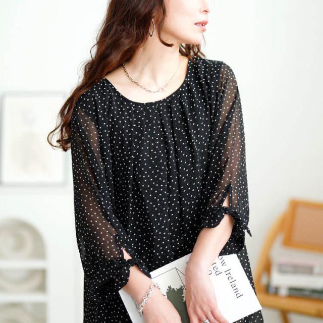 ドットシフォンタックブラウス