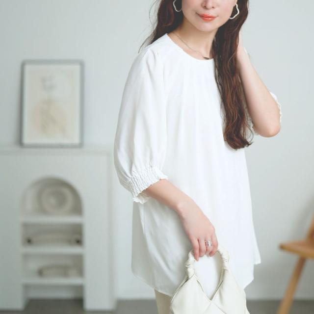 胸元タックパフスリーブブラウス