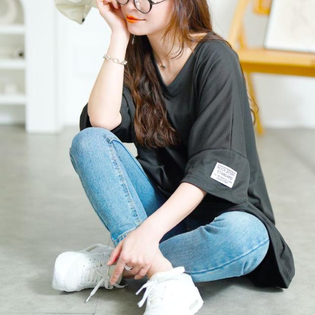 袖ワッペンVネックオーバーサイズTシャツ