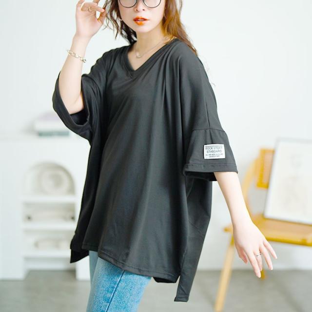 袖ワッペンVネックオーバーサイズTシャツ