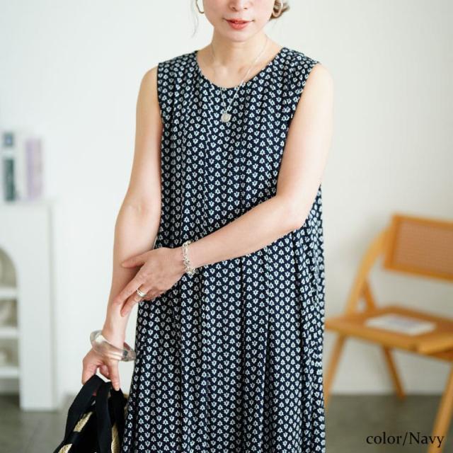 接触冷感花柄タックノースリーブワンピース