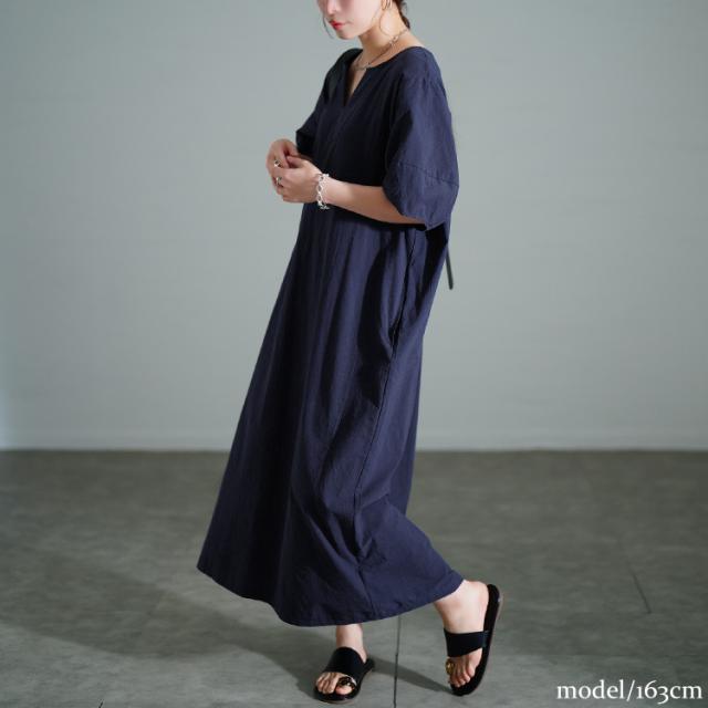 後ろピンタックコットンワンピース
