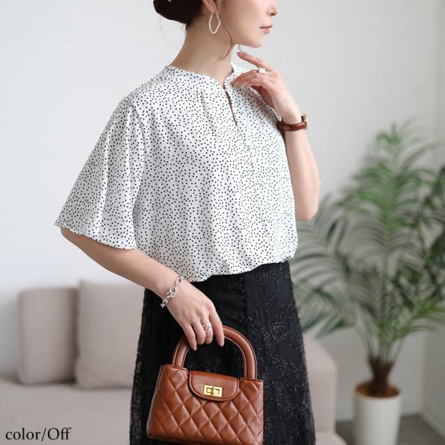 接触冷感ドット柄ストレッチブラウス