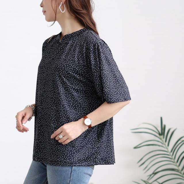 接触冷感ドット柄ストレッチブラウス