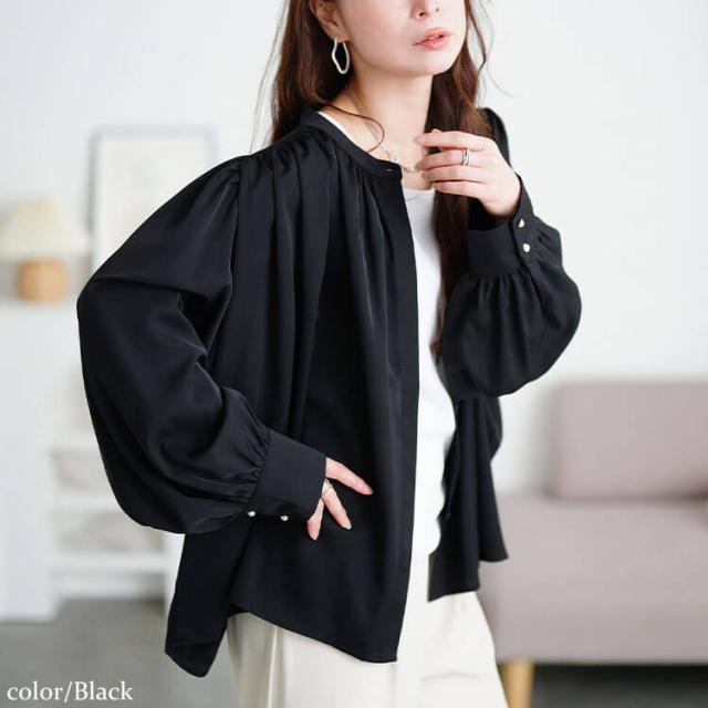 パールボタンバンドカラーギャザーブラウス