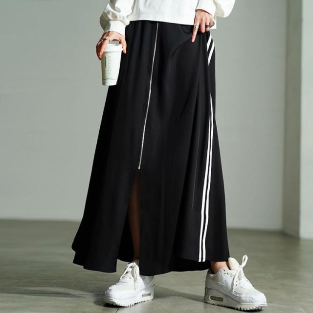 サイドラインZIPスリットフレアスカート