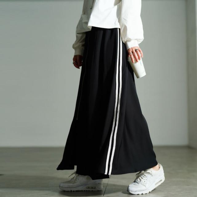 サイドラインZIPスリットフレアスカート