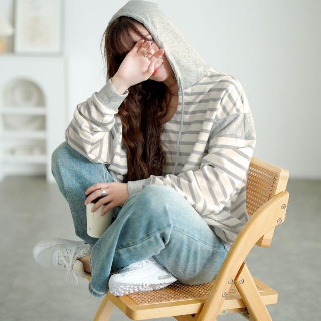 ボーダー柄Vネックスウェットパーカー