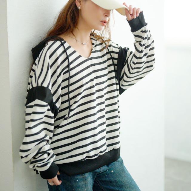 ボーダー柄Vネックスウェットパーカー