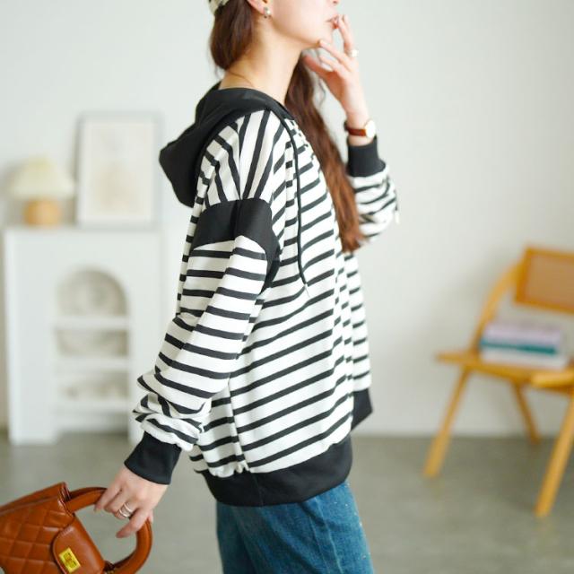 ボーダー柄Vネックスウェットパーカー