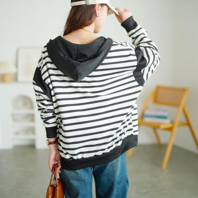 ボーダー柄Vネックスウェットパーカー