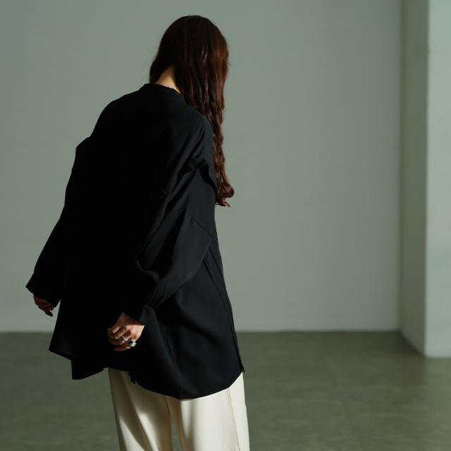 タックショルダースキッパーシャツ