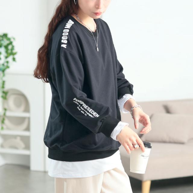 ロゴ入りレイヤード風スウェット