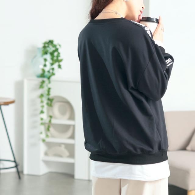 ロゴ入りレイヤード風スウェット