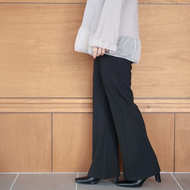 美脚見えストレッチセミフレアパンツ