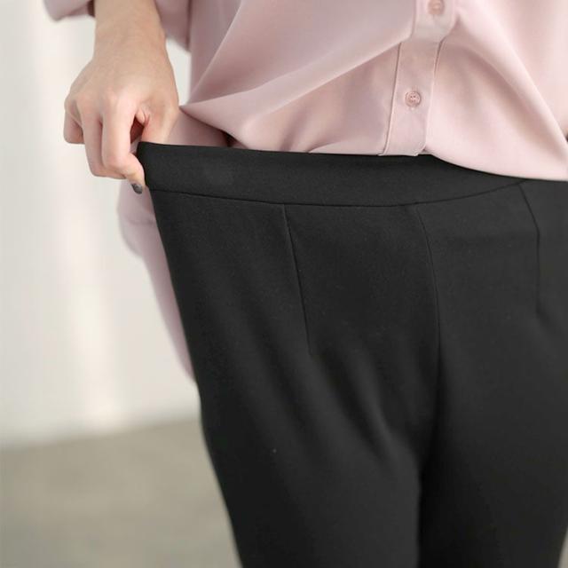 美脚見えストレッチセミフレアパンツ